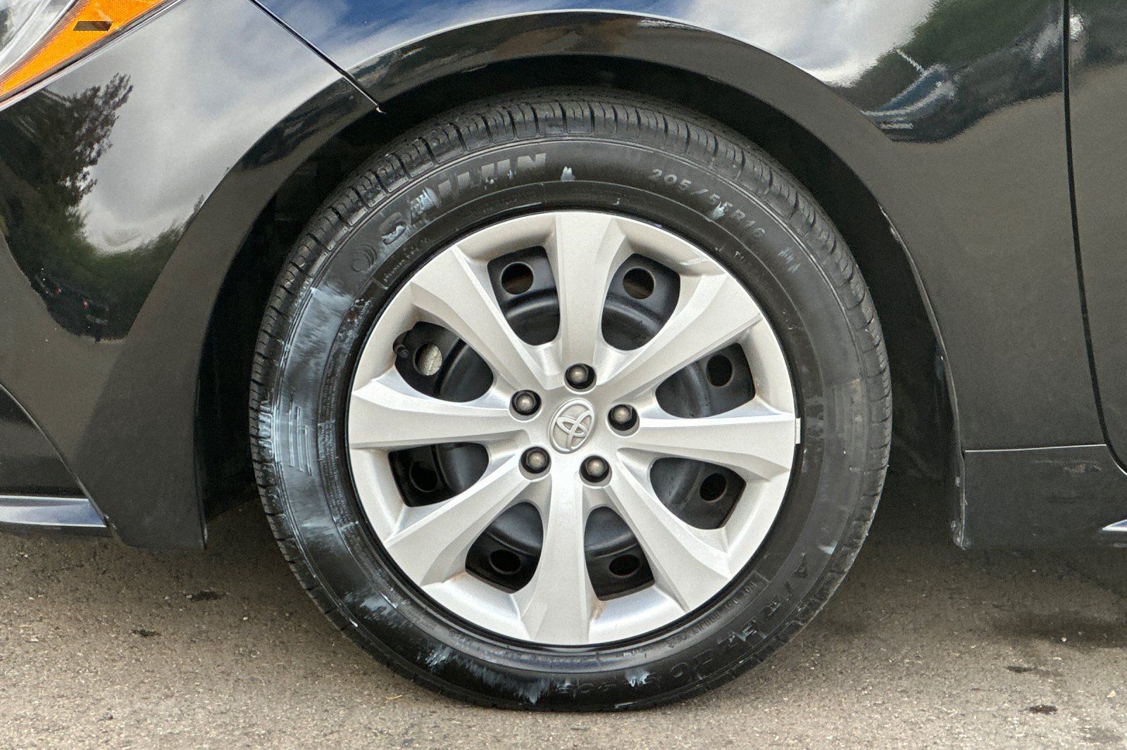 Used 2024 Toyota Corolla LE FWD image 42