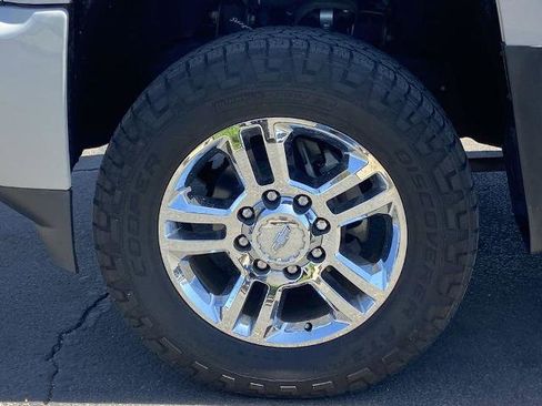 Used 2018 Chevrolet Silverado 2500 High Country w/ Duramax Plus Package AWD/4WD image 28
