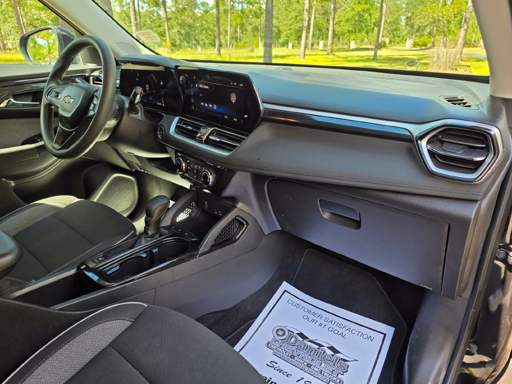 Used 2025 Chevrolet TrailBlazer LT FWD image 25
