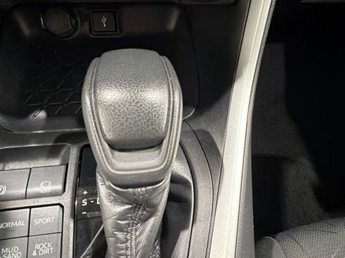 Used 2021 Toyota RAV4 XLE AWD/4WD image 41