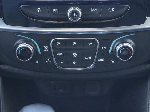 Used 2023 Chevrolet Traverse LT FWD image 24