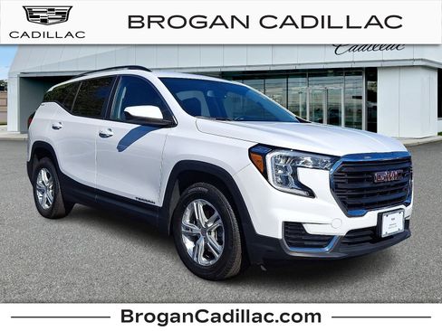 Used 2022 GMC Terrain SLE w/ Driver Convenience Package image 1