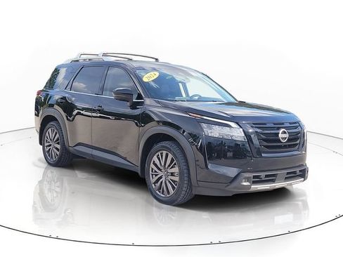 Used 2024 Nissan Pathfinder SL w/ SL Premium Package FWD image 3