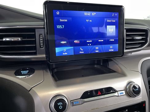Used 2022 Ford Explorer XLT w/ Equipment Group 202A AWD/4WD image 14