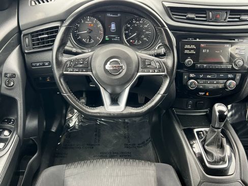 Used 2017 Nissan Rogue SV image 15