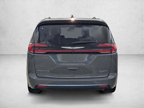 Used 2021 Chrysler Pacifica Touring-L image 6