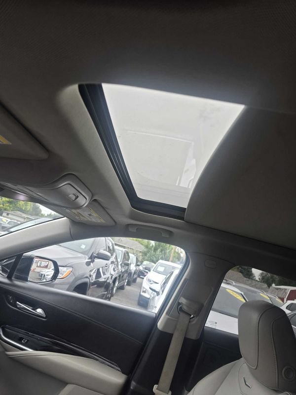 Used 2020 Cadillac XT4 Luxury w/ Cold Weather Package AWD/4WD image 19