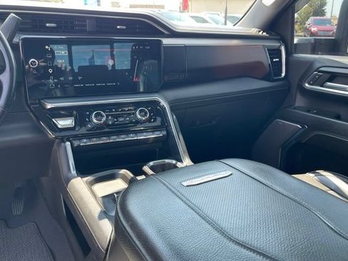 Used 2024 GMC Sierra 2500 Denali w/ Denali Reserve Package AWD/4WD image 19