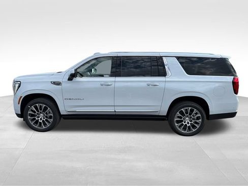 New 2026 GMC Yukon XL Denali w/ Denali Reserve Package AWD/4WD image 4