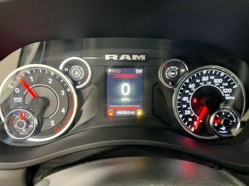 Used 2024 RAM 3500 Tradesman w/ Chrome Appearance Group AWD/4WD image 11