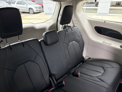 Used 2020 Chrysler Pacifica Touring-L Plus FWD image 49