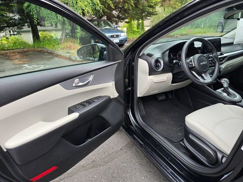 Certified 2023 Kia Forte LXS w/ LXS Technology Package FWD image 7