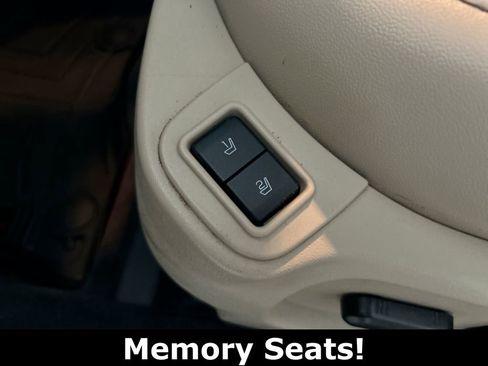 Used 2018 Ford Taurus Limited image 13