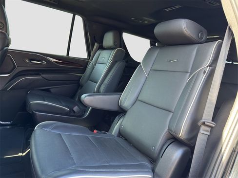 Used 2023 Cadillac Escalade Premium Luxury image 10