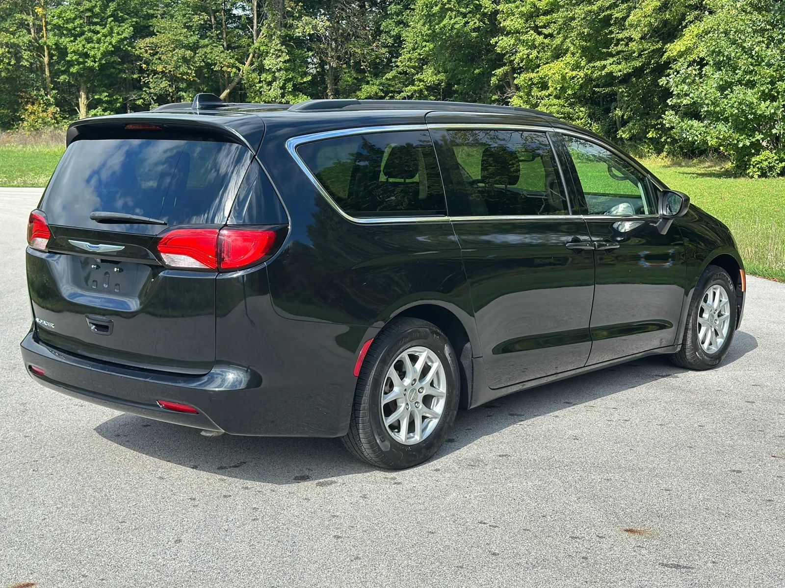 Used 2020 Chrysler Voyager Lxi FWD image 5