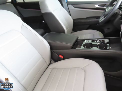 Used 2025 Volkswagen Atlas Cross Sport SEL R-Line AWD/4WD image 28