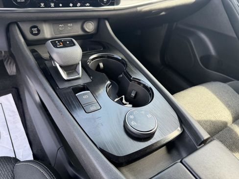 Used 2024 Nissan Rogue SV image 18