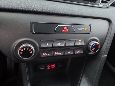 Used 2018 Kia Sportage LX image 16