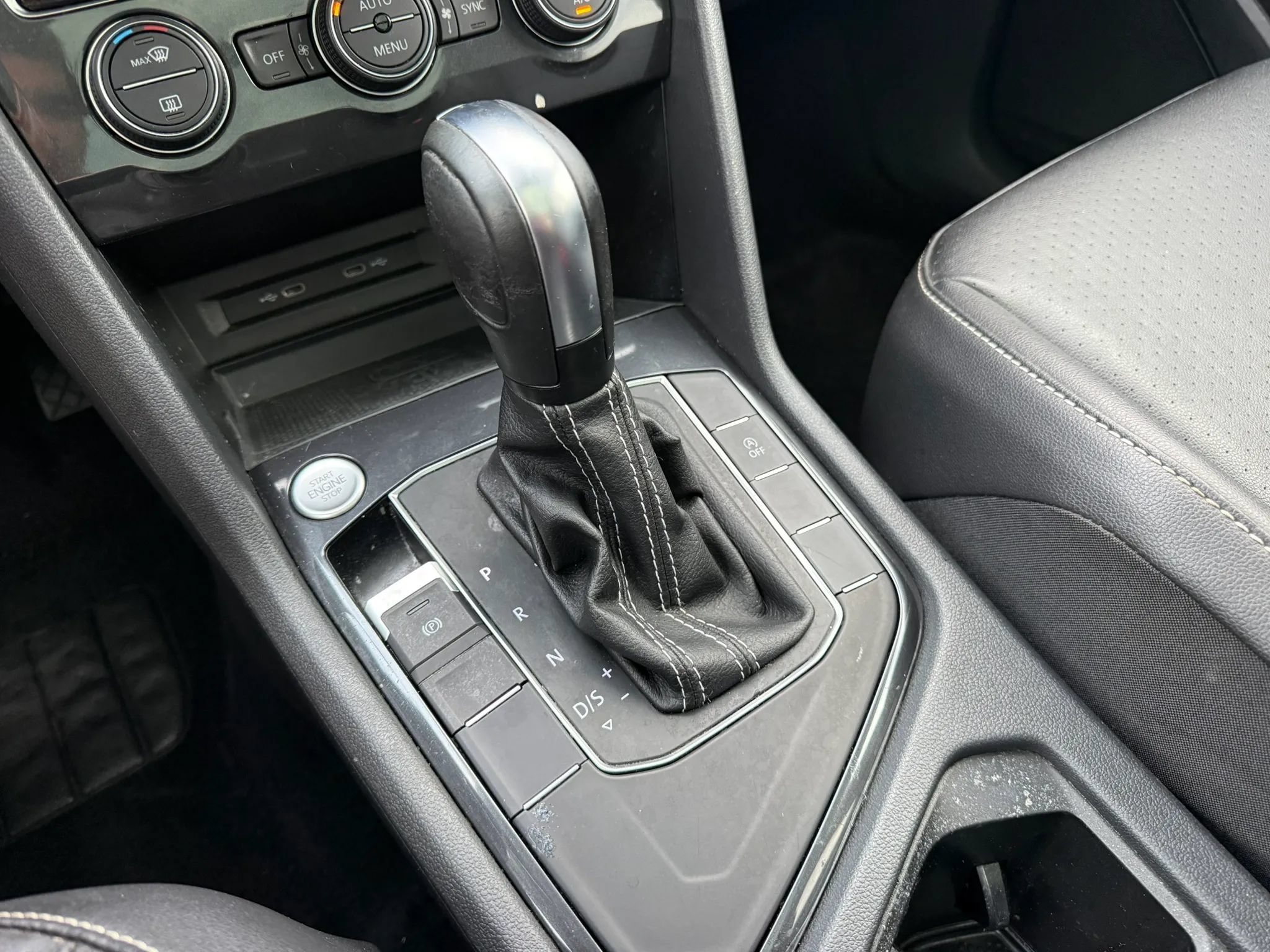 Used 2021 Volkswagen Tiguan SE w/ Panoramic Sunroof Package FWD image 26