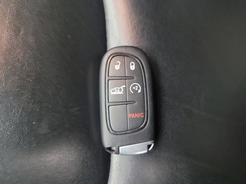 Used 2018 Jeep Cherokee Limited image 32