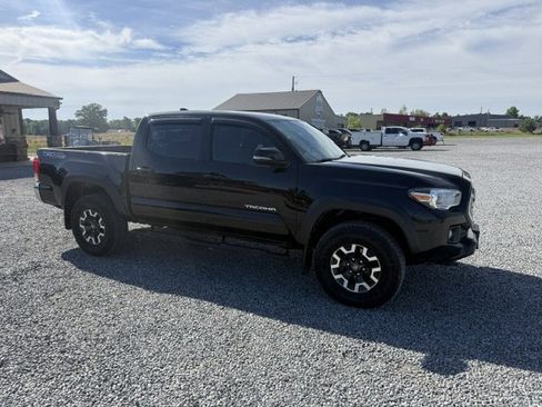Used 2017 Toyota Tacoma TRD Off-Road w/ Tow Package (A/T) AWD/4WD image 5