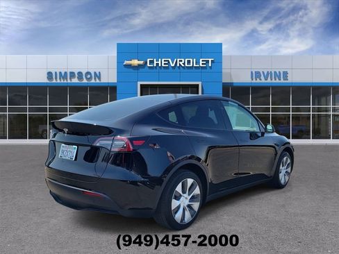 Used 2024 Tesla Model Y Long Range RWD image 8