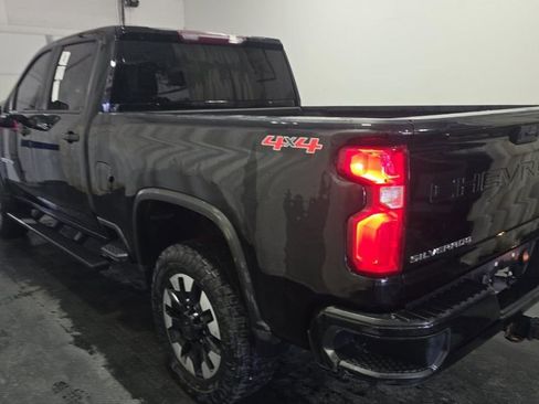 Used 2020 Chevrolet Silverado 2500 Custom w/ Custom Value Package image 4