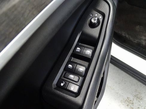 Certified 2023 Jeep Grand Cherokee 4WD 4xe w/ Luxury Tech Group II image 10