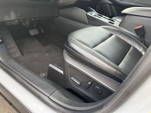 Used 2025 Ford Escape Platinum image 19