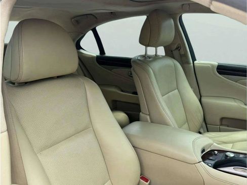 Used 2016 Lexus LS 460 w/ Comfort Package RWD image 57