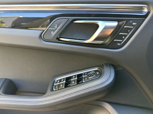 New 2026 Porsche Macan image 12