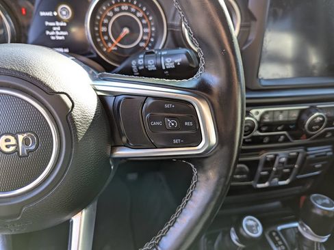 Used 2020 Jeep Wrangler Unlimited Sahara AWD/4WD image 16