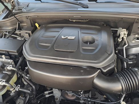 Used 2018 Jeep Grand Cherokee Laredo image 29