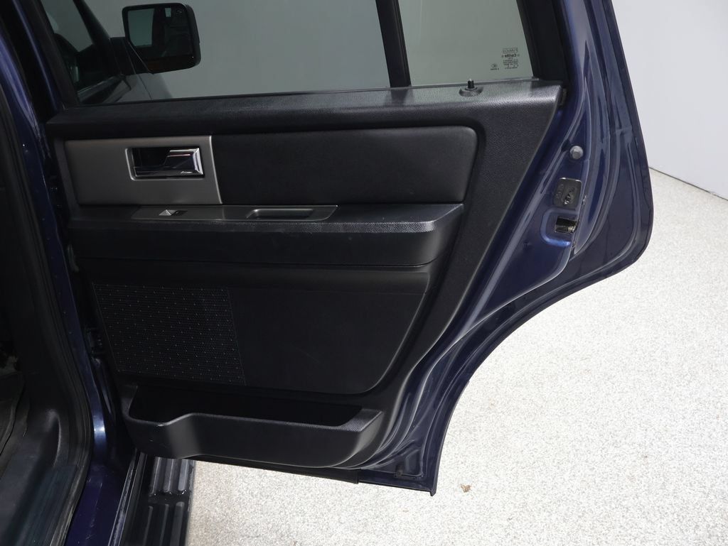Used 2017 Ford Expedition XLT w/ Equipment Group 202A AWD/4WD image 26