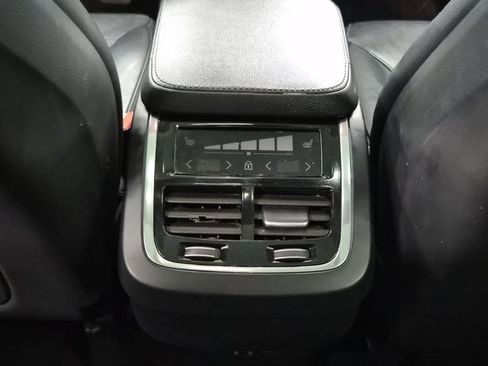 Used 2022 Volvo XC90 T5 Momentum w/ Climate Package image 15