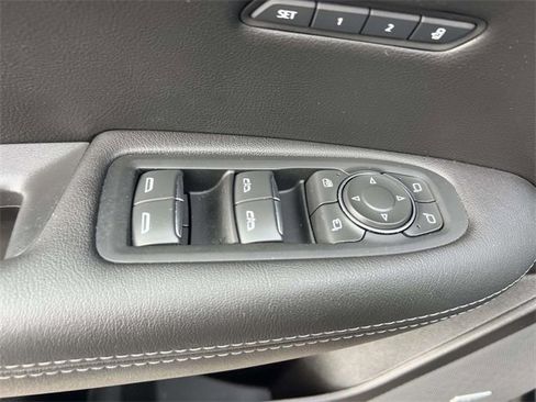 Used 2025 Cadillac XT5 Sportv w/ Technology Package image 17