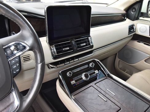 Used 2020 Lincoln Navigator Reserve w/ Equipment Group 208A Reserve AWD/4WD image 8