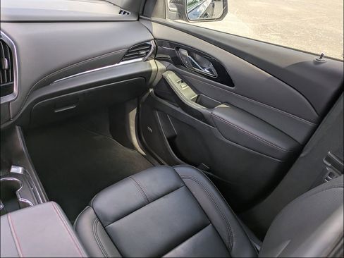 Used 2023 Chevrolet Traverse RS AWD/4WD image 13
