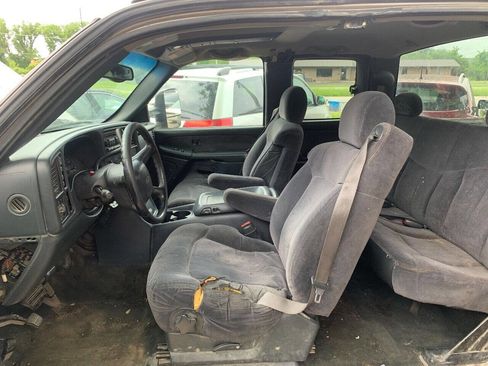 Used 2000 Chevrolet Silverado 2500 LS w/ Snow Plow Prep Pkg image 13