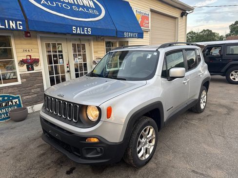 Used 2017 Jeep Renegade Latitude AWD/4WD image 4
