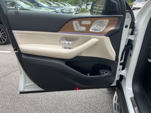 Certified 2025 Mercedes-Benz GLS 450 4MATIC image 19