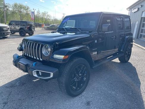 Used 2023 Jeep Wrangler Unlimited Sahara w/ Cold Weather Group AWD/4WD image 3