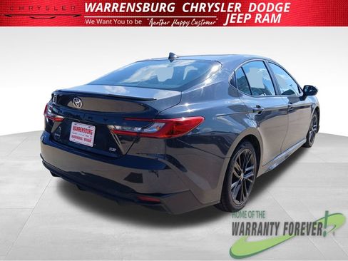 Used 2025 Toyota Camry SE FWD image 4