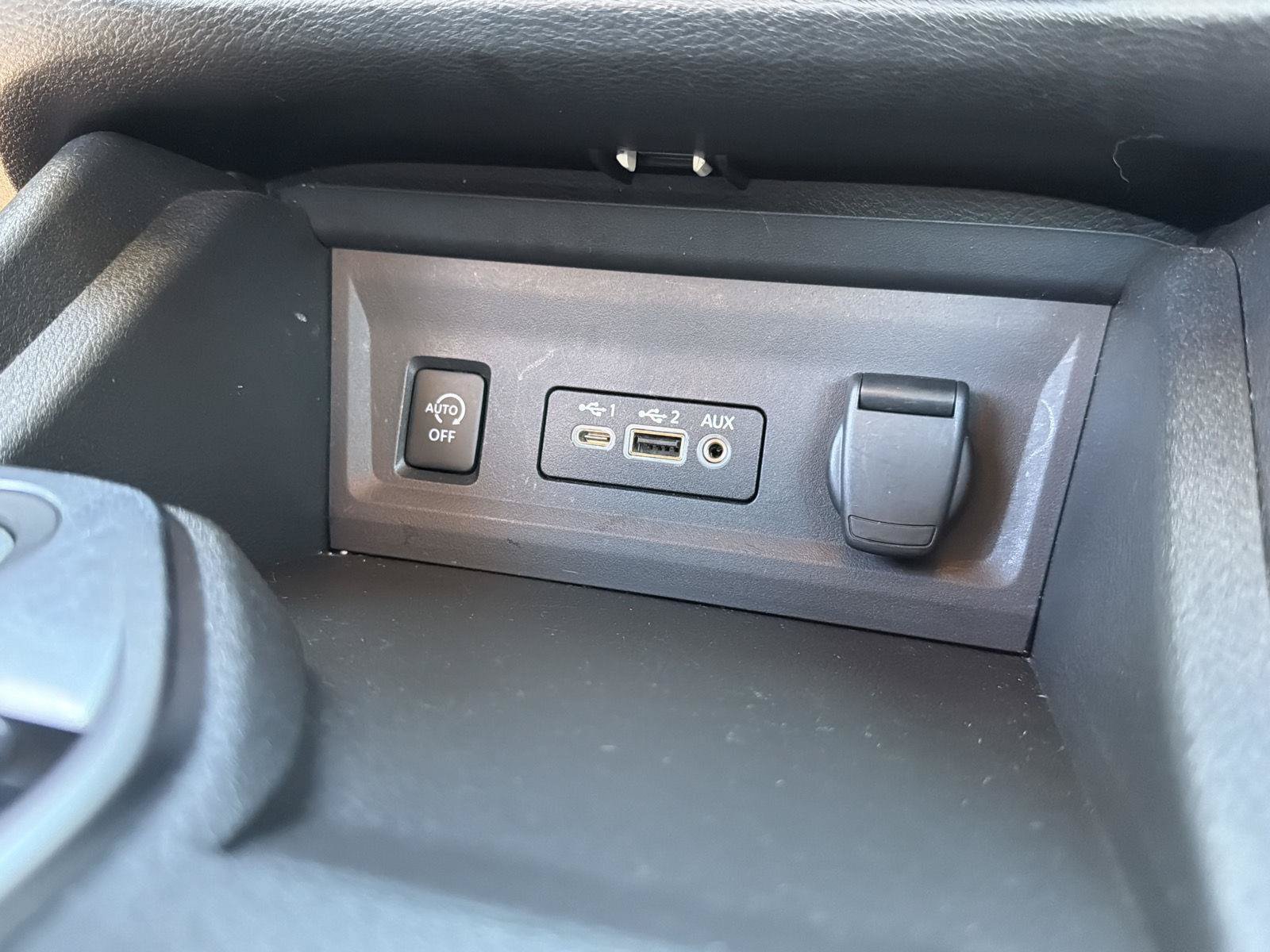 Used 2024 Nissan Sentra SV FWD image 25