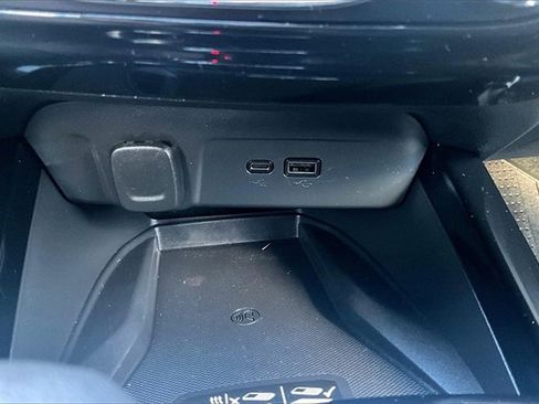 Used 2024 Chevrolet Trax RS w/ Sunroof Package image 23