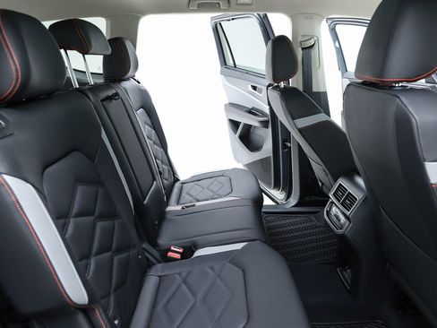 New 2026 Volkswagen Atlas Peak Edition image 38