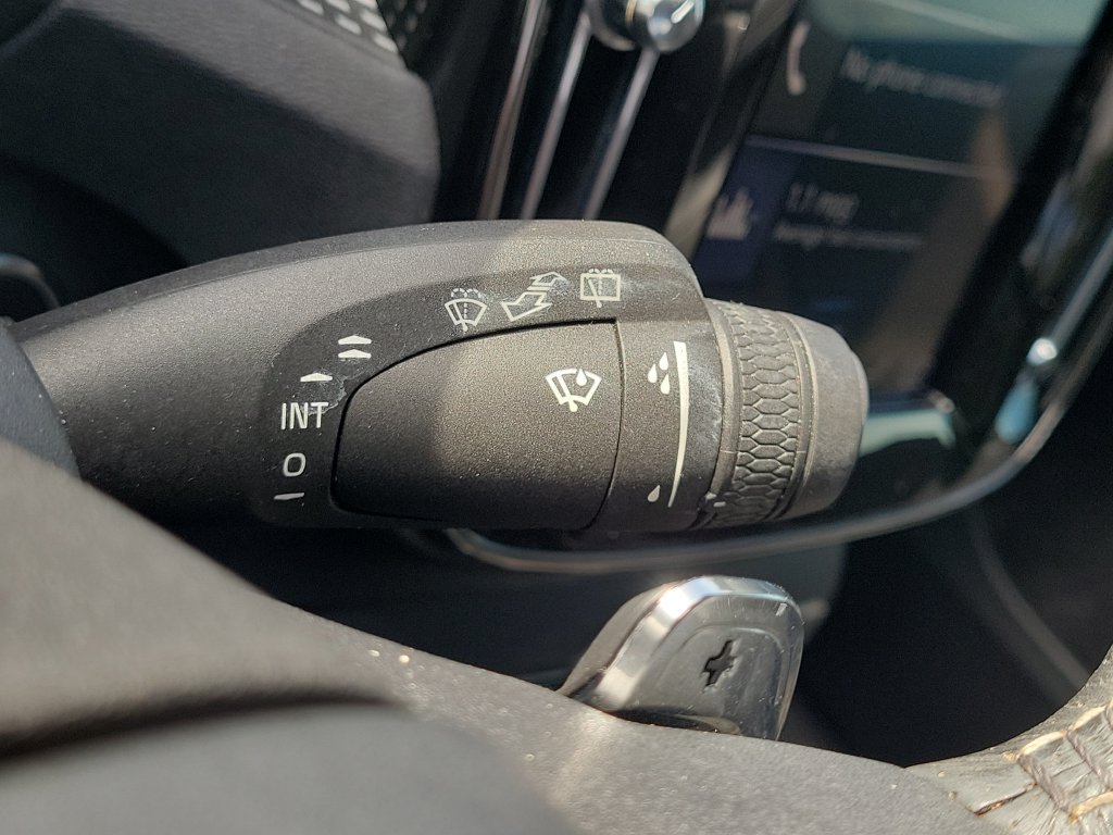 Used 2019 Volvo XC40 T5 R-Design AWD/4WD image 12