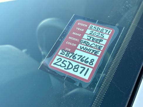 New 2025 Jeep Grand Cherokee L Laredo w/ Luxury Tech Group I RWD image 26