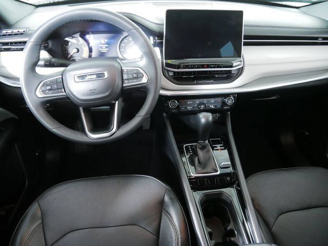 Certified 2023 Jeep Compass Limited w/ Sun and Sound Group AWD/4WD image 4