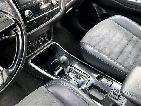 Used 2020 Mitsubishi Outlander SE image 16